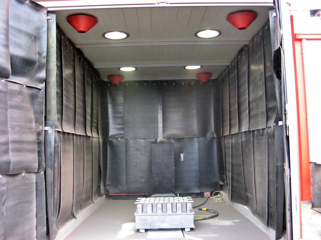 Sandblasting chamber with screw conveyors KMP-6x4x4
