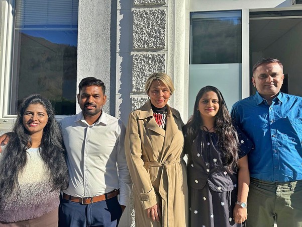 gostol-tst-india-coworkers